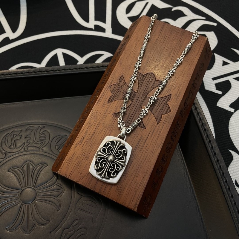 Ch*0me He**ts necklaces